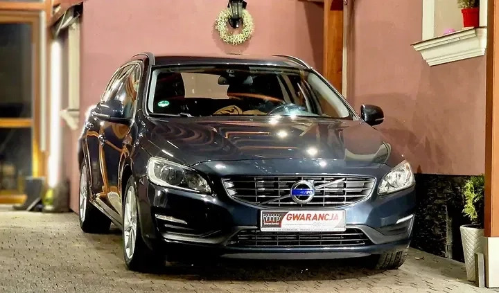 Volvo V60 cena 37999 przebieg: 200000, rok produkcji 2013 z Gąbin małe 562